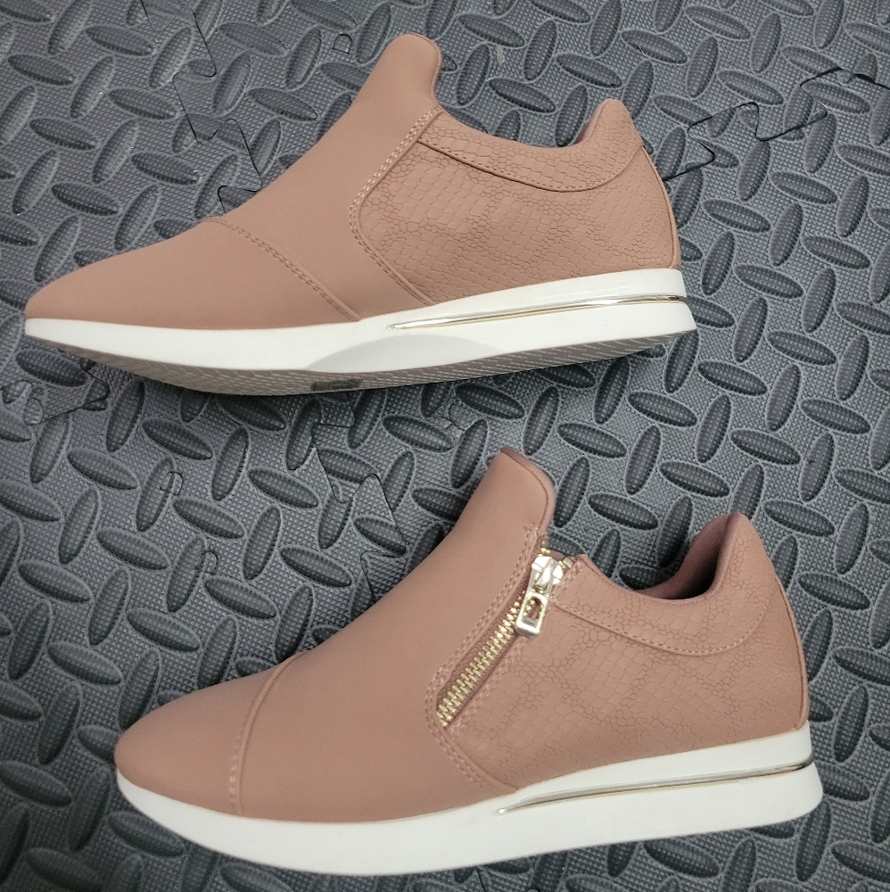 Vegan slip-on sneakers